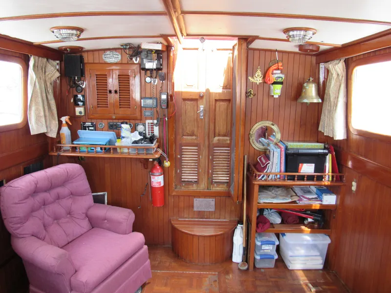 Slide: The Image of Island Trader 40 Motor Sailor 1982 - 9