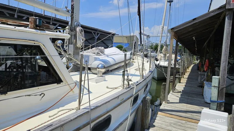 Slide: The Image of Island Trader 40 Motor Sailor 1982 - 97