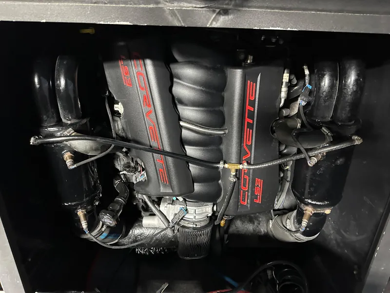 Slide: The Image of 2010 Malibu Wakesetter 247 LSV engine, Corvette LS3, detailed view. - 13