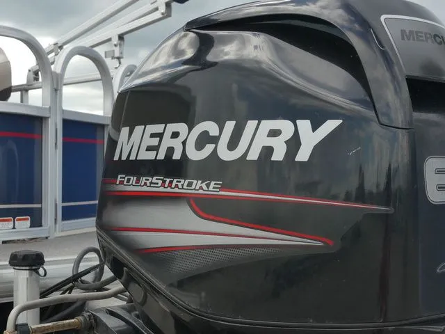 Slide: The Image of Sun Tracker Party Barge 18 DLX 2019 - 11