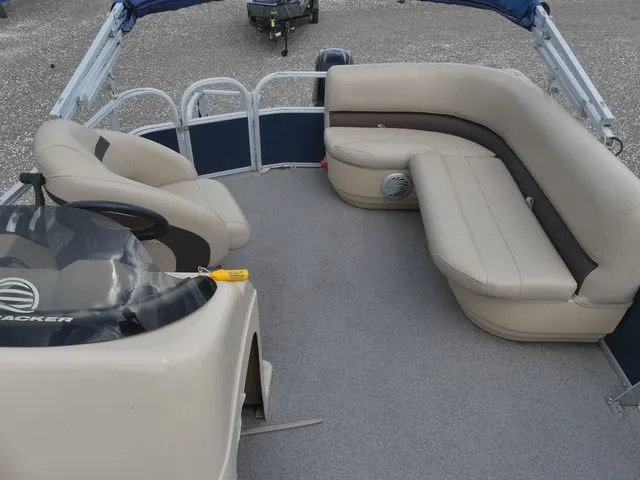 Slide: The Image of Sun Tracker Party Barge 18 DLX 2019 - 13