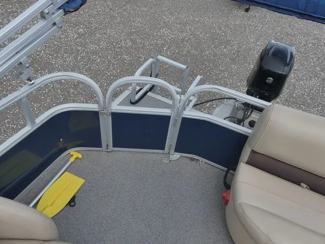 Slide: The Image of Sun Tracker Party Barge 18 DLX 2019 - 16