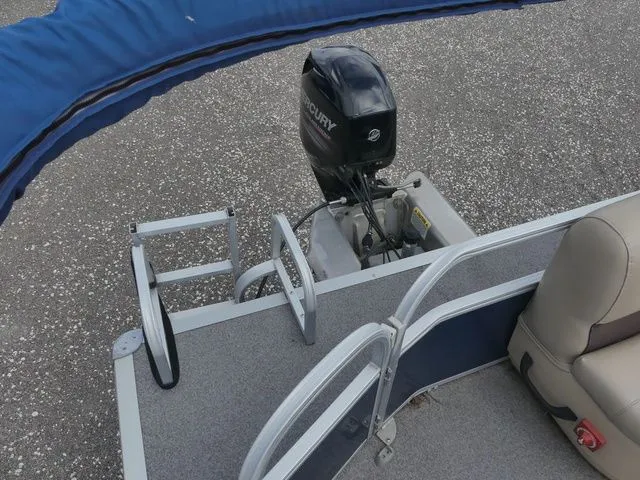 Slide: The Image of Sun Tracker Party Barge 18 DLX 2019 - 17