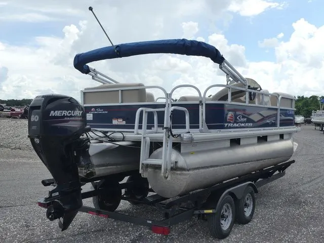 Slide: The Image of Sun Tracker Party Barge 18 DLX 2019 - 4