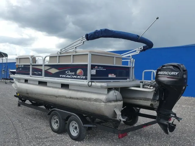 Slide: The Image of Sun Tracker Party Barge 18 DLX 2019 - 6