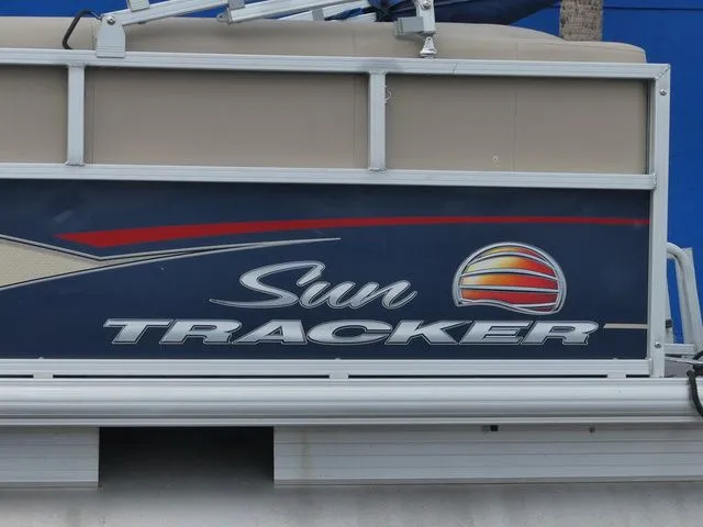 Slide: The Image of Sun Tracker Party Barge 18 DLX 2019 - 8