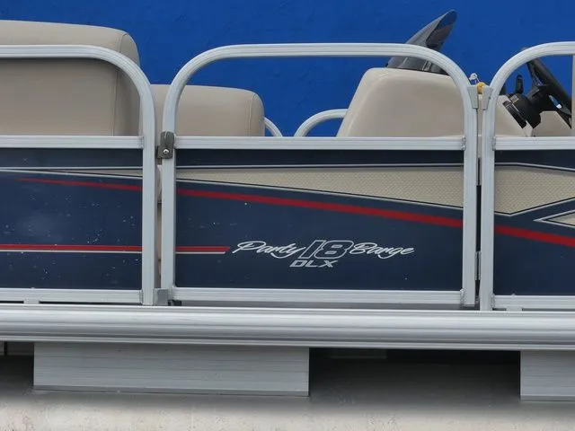 Slide: The Image of Sun Tracker Party Barge 18 DLX 2019 - 9