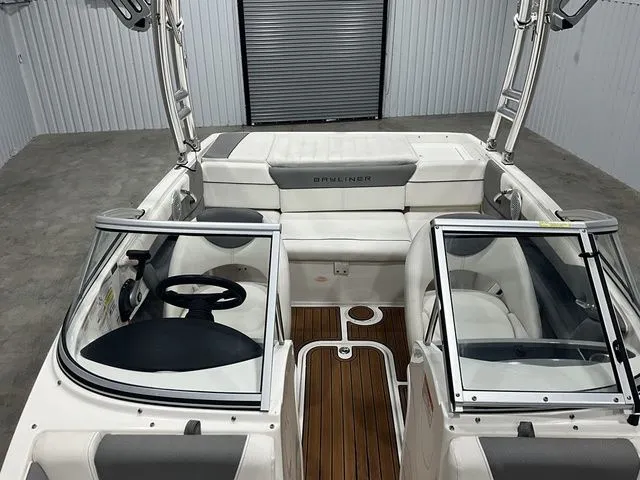 Slide: The Image of Bayliner 185 Bowrider 2015 - 18