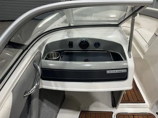 Slide: The Image of Bayliner 185 Bowrider 2015 - 6