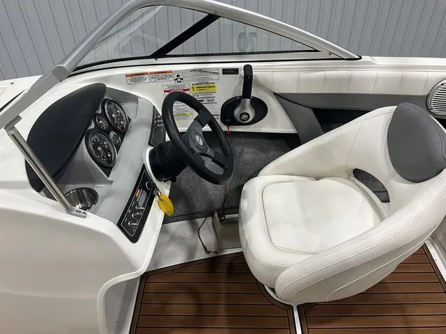 Slide: The Image of Bayliner 185 Bowrider 2015 - 7