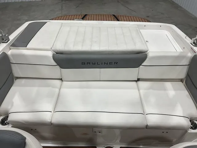 Slide: The Image of Bayliner 185 Bowrider 2015 - 8