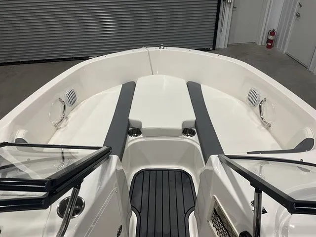 Slide: The Image of Bayliner Element E21 2022 - 11