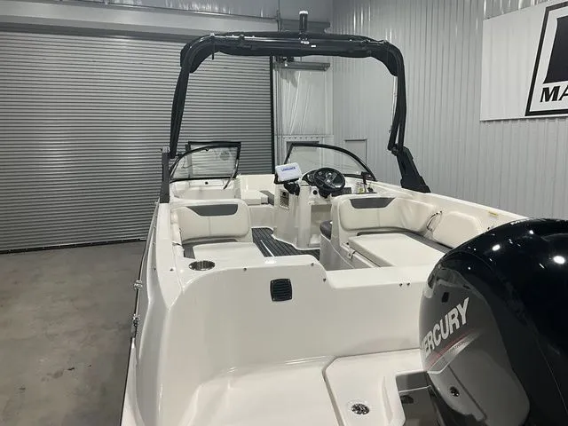 Slide: The Image of Bayliner Element E21 2022 - 13