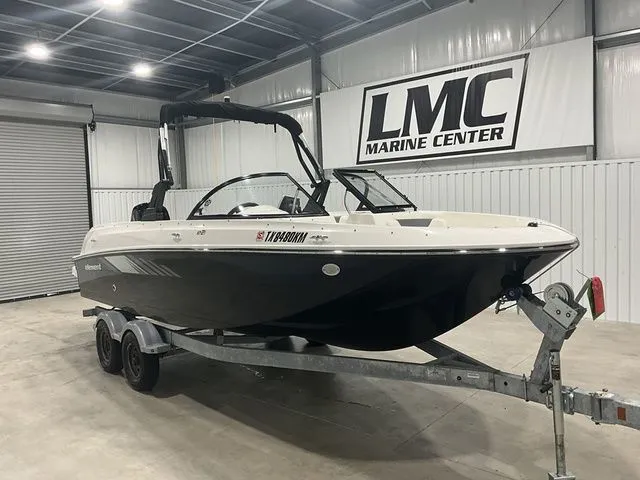 Slide: The Image of Bayliner Element E21 2022 - 15