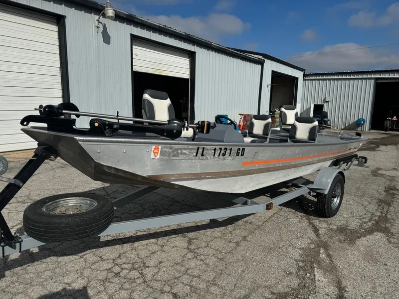 Slide: The Image of Bass Tracker III 1980 - 3