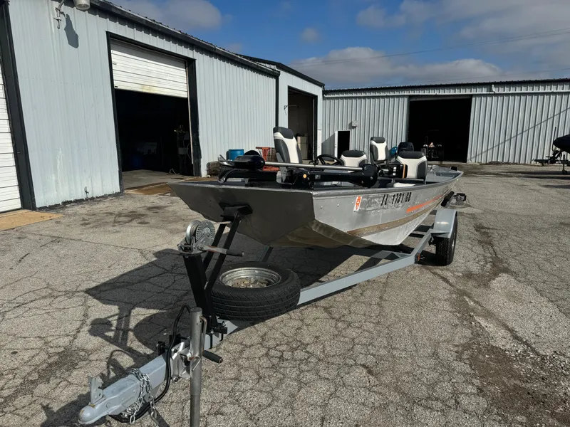 Slide: The Image of Bass Tracker III 1980 - 4