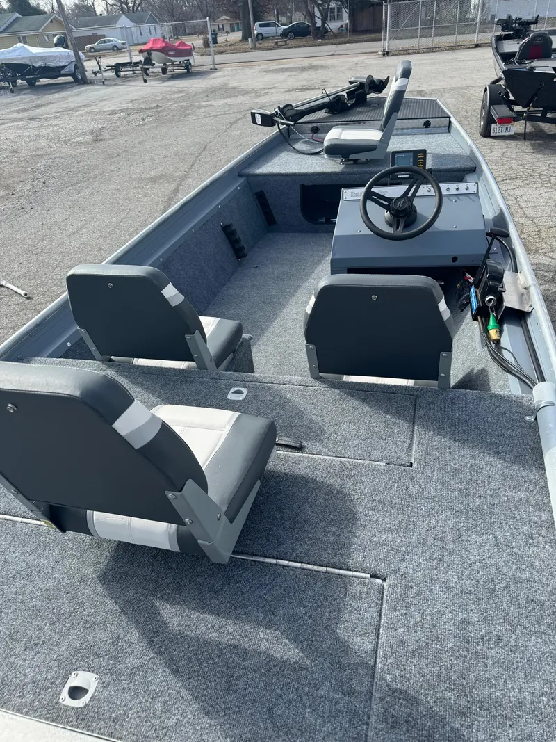 Slide: The Image of Bass Tracker III 1980 - 8