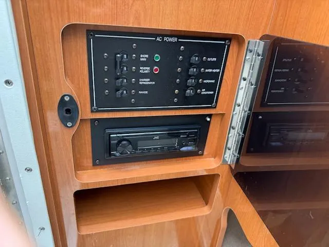 Slide: The Image of Control panel and stereo system inside 2001 Four Winns 248 Vista boat cabin. - 21