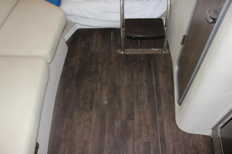 Slide: The Image of Regal 33 XO 2021 - 51