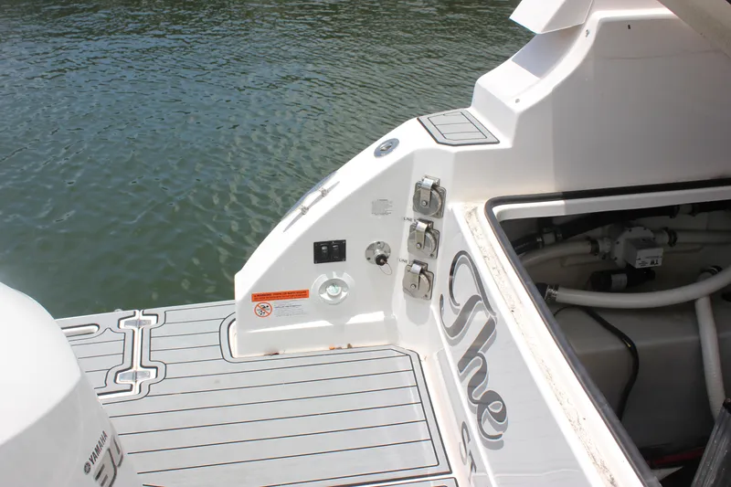 Slide: The Image of Regal 33 XO 2021 - 60