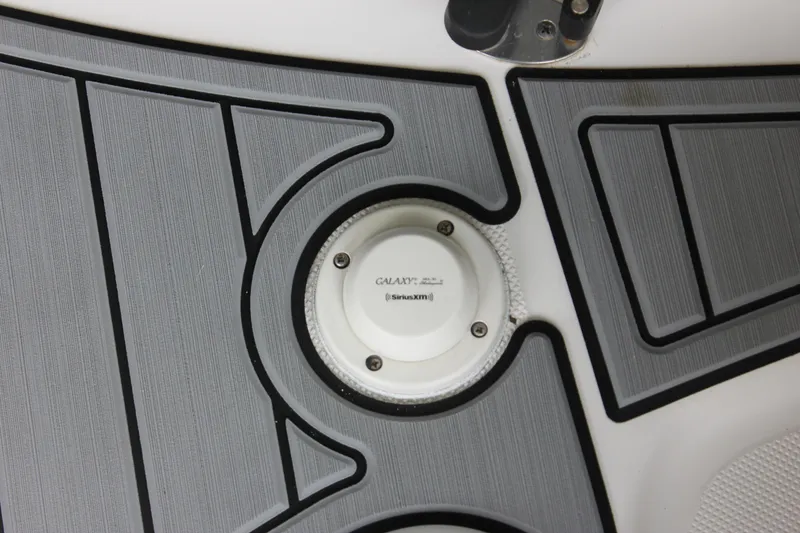 Slide: The Image of Regal 33 XO 2021 - 71