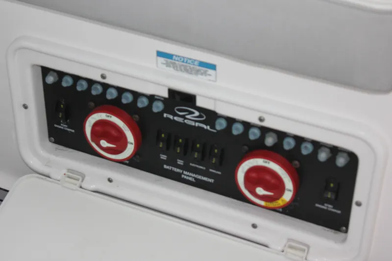 Slide: The Image of Regal 33 XO 2021 - 81