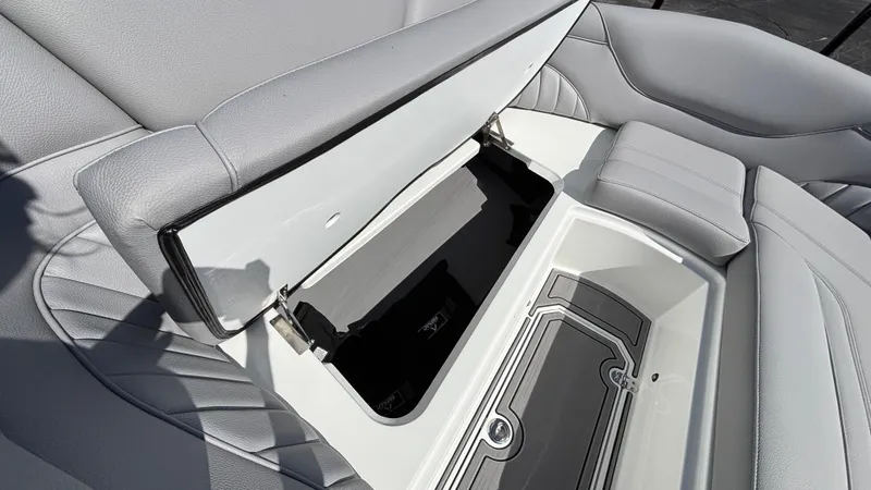 Slide: The Image of MB B52 25 Alpha 2025 - 51