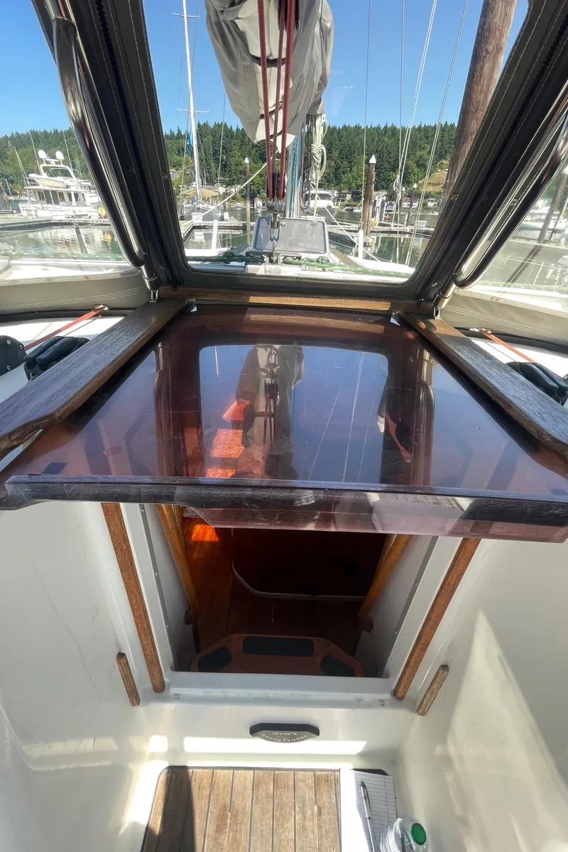 Slide: The Image of Cockpit view of 1990 Jeanneau Sun Odyssey 36 sailboat with open companionway. - 21