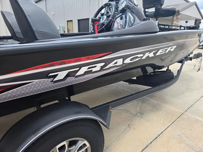 Slide: The Image of 2019 Tracker Pro Team 190 TX Tournament Edition boat on trailer, side view. - 12