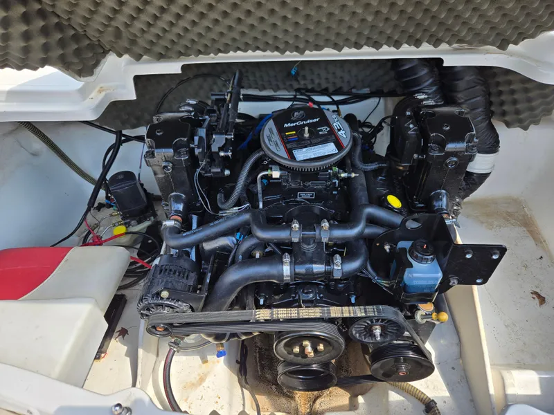 Slide: The Image of 2014 Tahoe Q5i boat engine compartment with MerCruiser 4.3L engine, detailed view. - 14