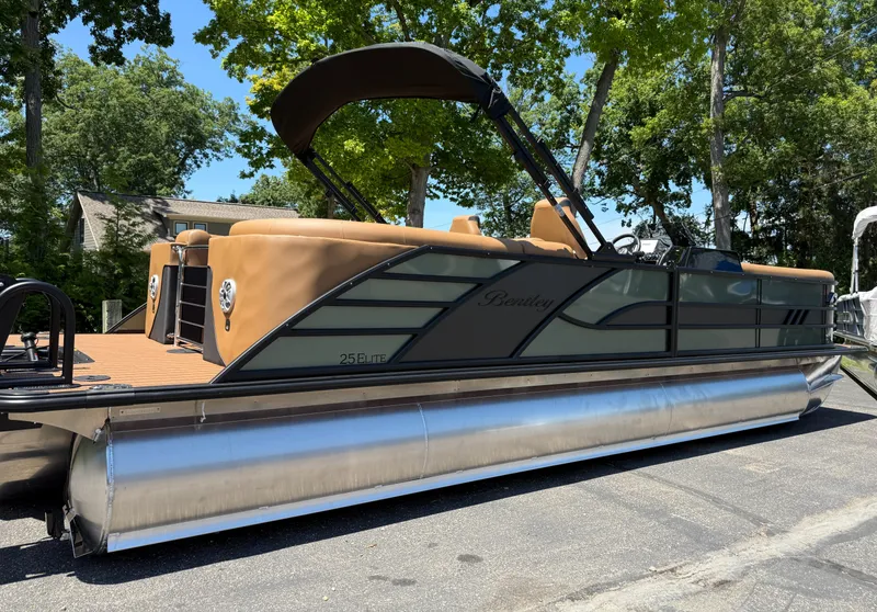 Slide: The Image of 2026 Bentley Pontoons Elite 253 Admiral on display, featuring sleek design and luxurious seating. - 5