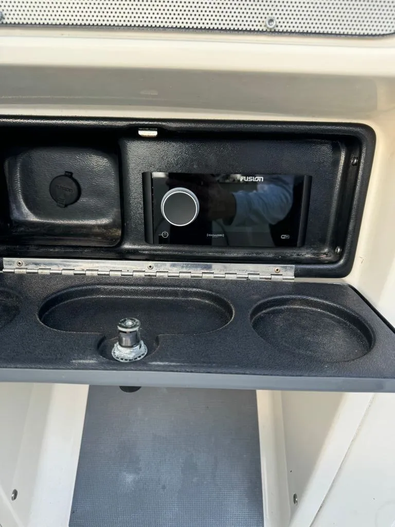 Slide: The Image of Chris-Craft 22 LAUNCH 2005 - 10