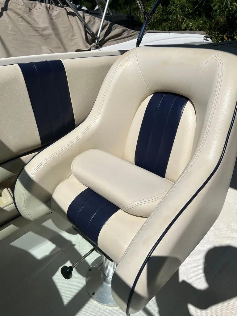 Slide: The Image of Chris-Craft 22 LAUNCH 2005 - 4