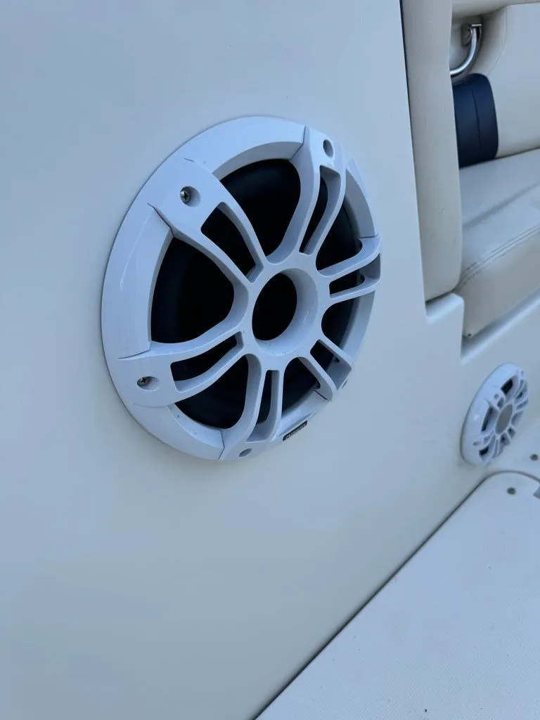 Slide: The Image of Chris-Craft 22 LAUNCH 2005 - 8