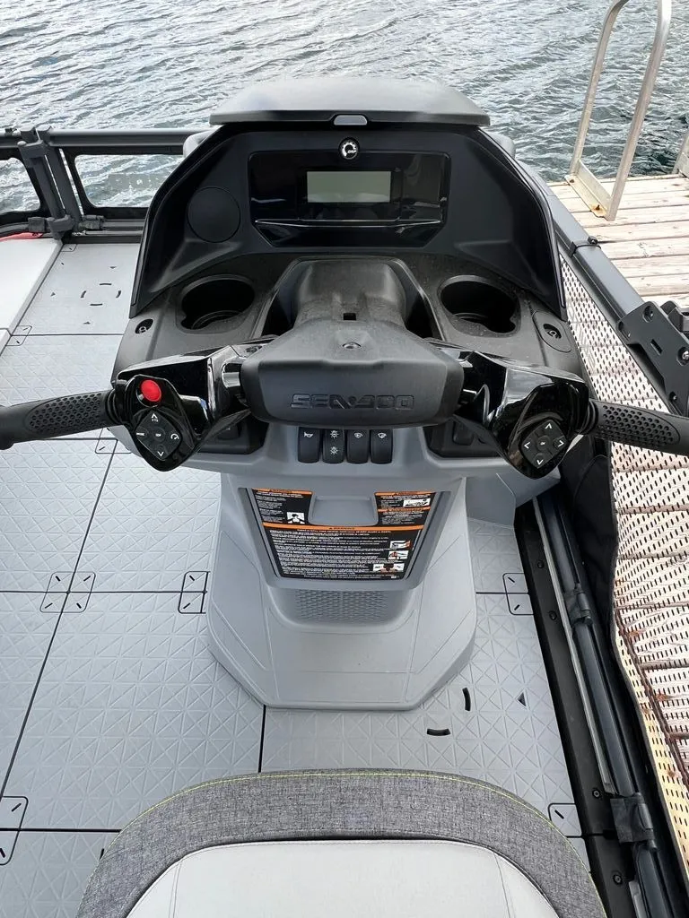 Slide: The Image of Checkmate Vision 221 Magnum 1988 - 8