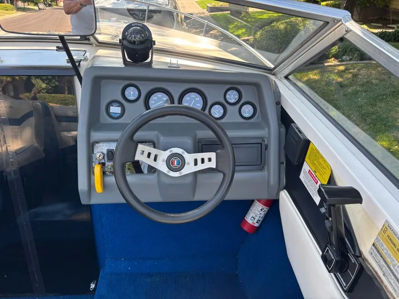 Slide: The Image of Wellcraft Eclipse 216 1991 - 4