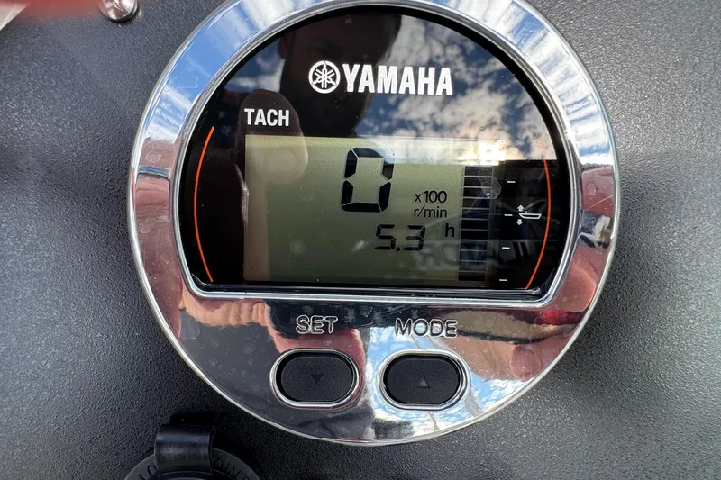 Slide: The Image of Yamaha tachometer display on 2024 Robalo R207 Dual Console boat dashboard. - 37