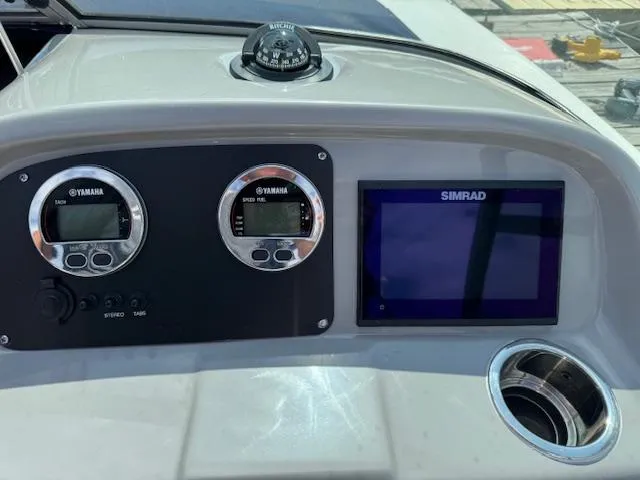 Slide: The Image of 2024 Robalo R207 Dual Console dashboard with Yamaha gauges and Simrad display. - 5