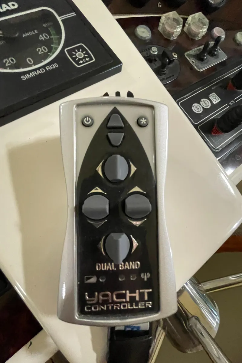 Slide: The Image of Azimut 74 2004 - 129