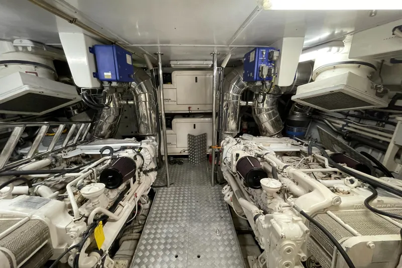 Slide: The Image of Azimut 74 2004 - 143