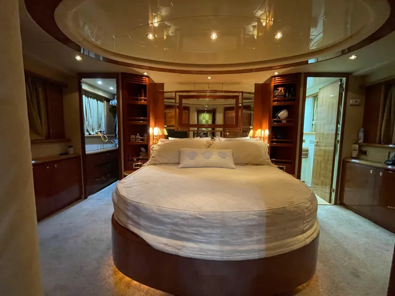 Slide: The Image of Azimut 74 2004 - 87