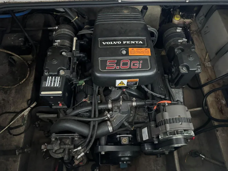 Slide: The Image of Volvo Penta 5.0Gi engine in a 2000 Regal Commodore 2460 boat. - 23