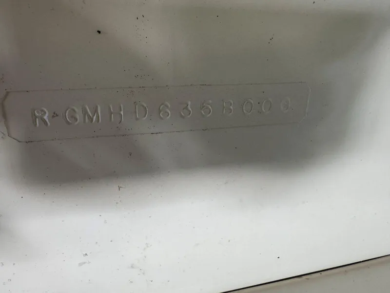 Slide: The Image of Hull identification number on 2000 Regal Commodore 2460 boat. - 25