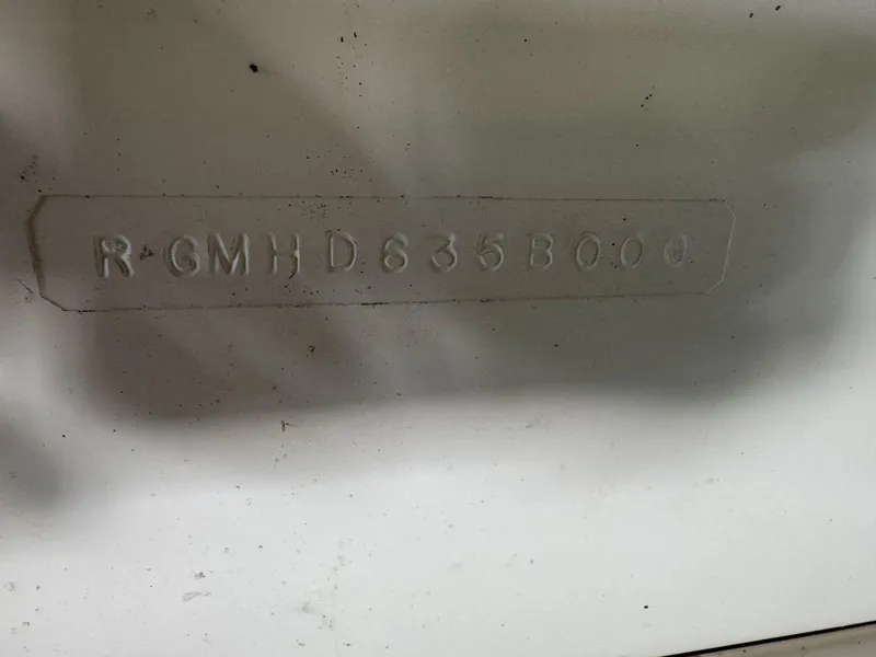 Slide: The Image of Hull identification number on 2000 Regal Commodore 2460 boat. - 26