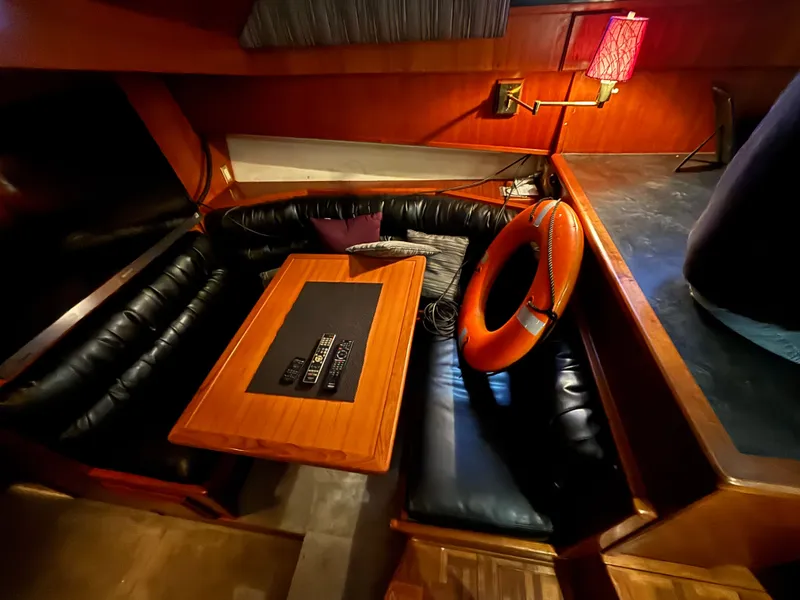 Slide: The Image of Viking 45 Convertible 1988 - 38