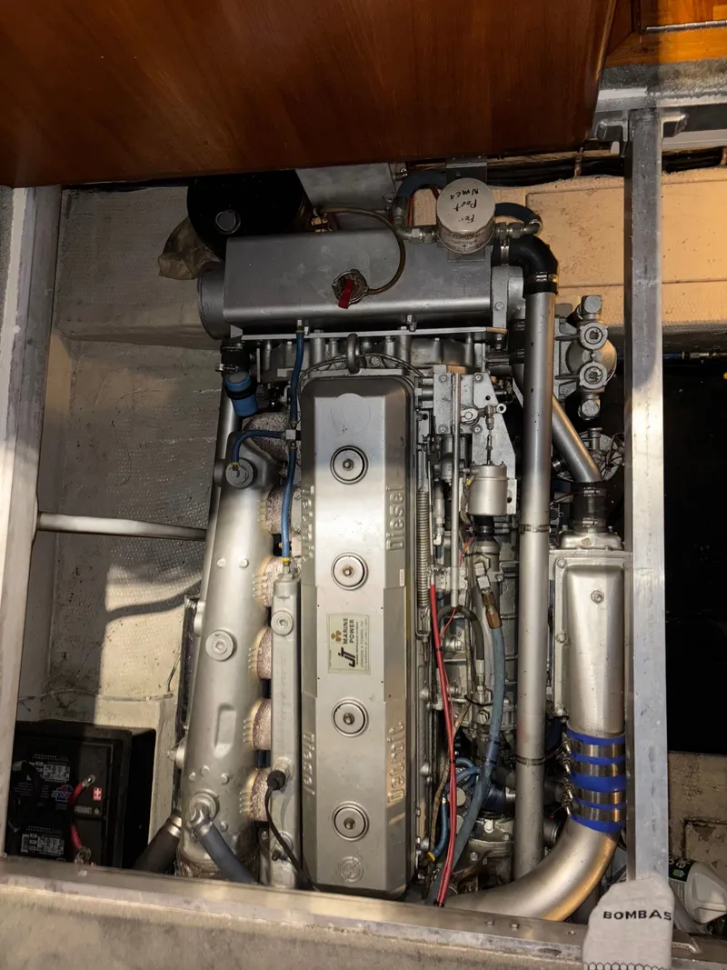 Slide: The Image of Viking 45 Convertible 1988 - 47