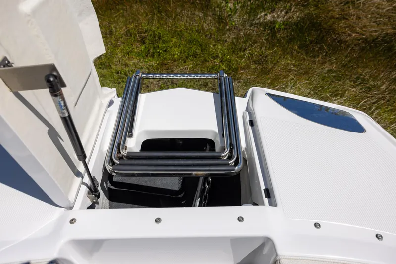 Slide: The Image of 2019 Cobalt 25SC boat ladder and storage compartment on deck. - 15