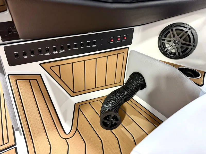 Slide: The Image of Nautique Super Air Nautique S23 2025 - 56