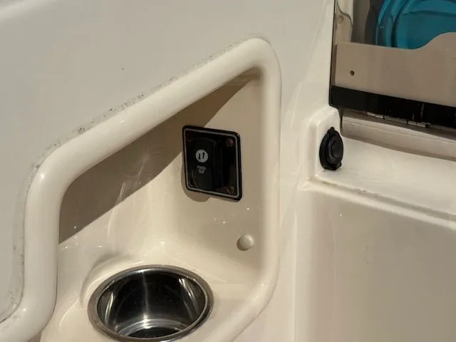 Slide: The Image of Grady-White Freedom 235 2018 - 14