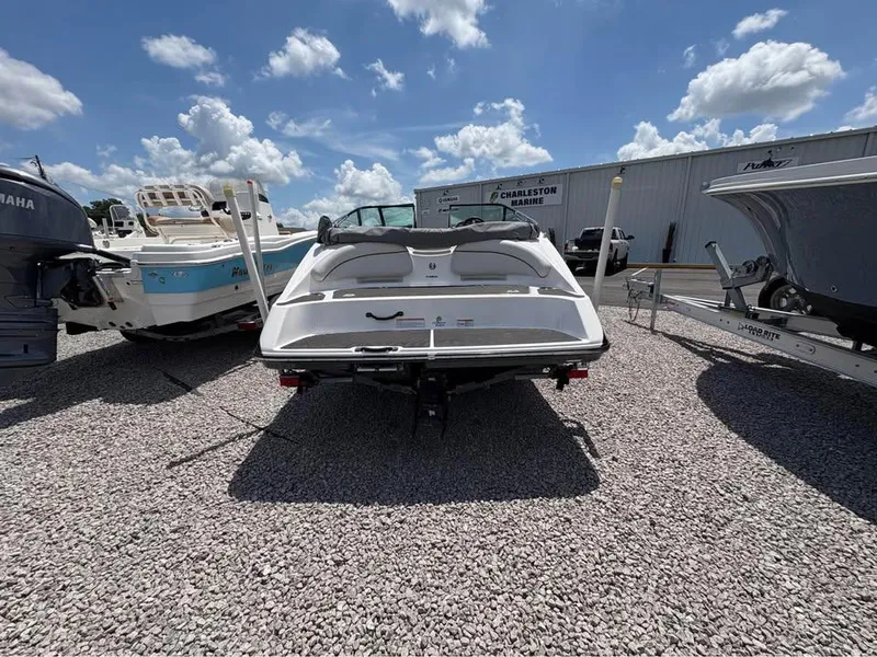 Slide: The Image of 2014 Yamaha Boats SX192 on gravel lot under blue sky. - 4